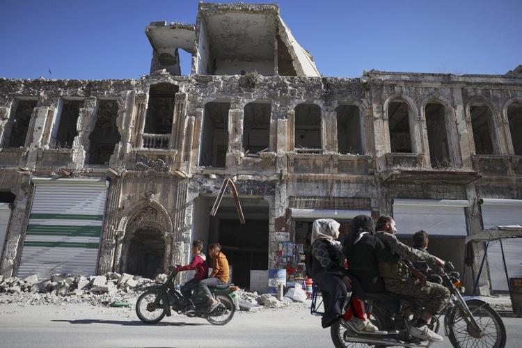 Contractor in Syria uncovers a surprise beneath the rubble: an ancient tomb complex