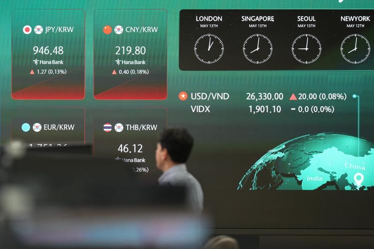 Asian shares trade mixed as AI excitement fades and war worries continue