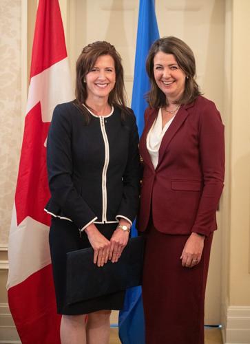 Alberta minister of arts, culture and Status of Women apologizes for using expletive