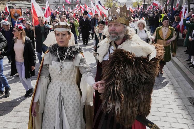 Polish conservatives use a patriotic celebration to rally behind their presidential candidate