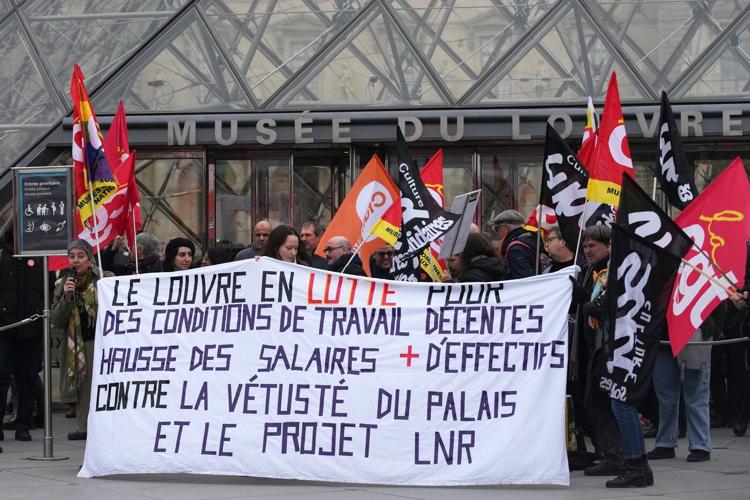 Louvre workers vote to extend a strike as the museum partially reopens