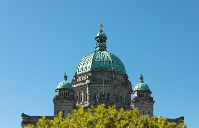 B.C.'s legislature resumes with four official parties and two independents
