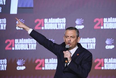 A man attacks Turkish opposition leader in Istanbul, raising fears over politicians' safety