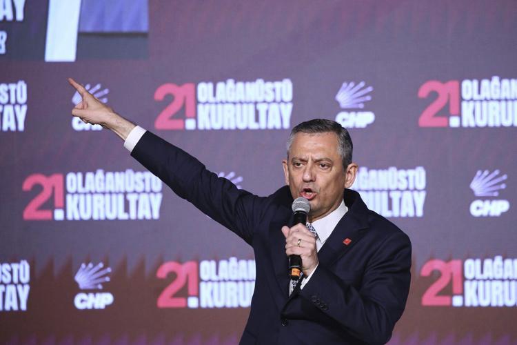 A man attacks Turkish opposition leader in Istanbul, raising fears over politicians' safety