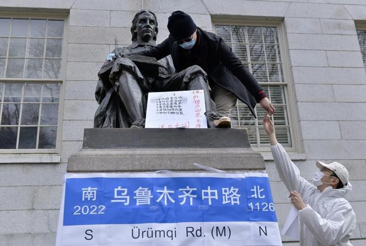 Harvard students show solidarity with Chinese protesters