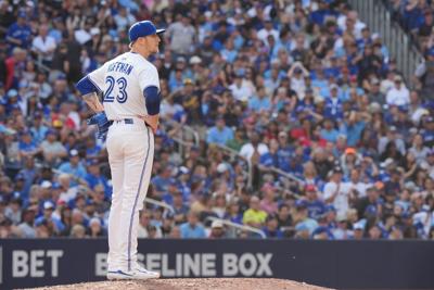 Schneider sticks with Hoffman as Blue Jays' closer despite giving up another homer