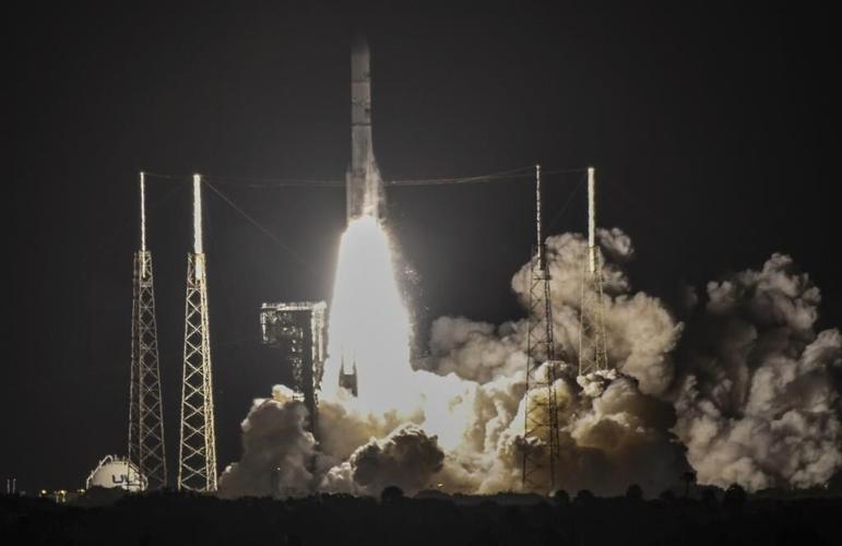 First US lunar lander in more than 50 years rockets toward moon with commercial deliveries