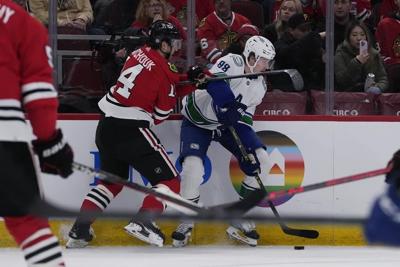 Elias Pettersson's 2 goals lifts Canucks over Blackhawks 4-2