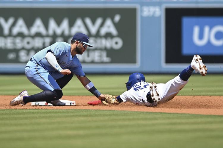 Clement hits ninth-inning homer as Blue Jays hold on to beat Dodgers 5-4