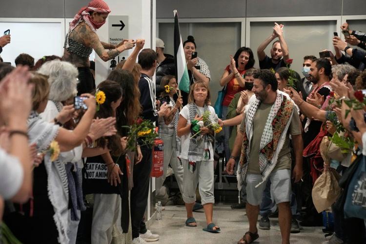 好色tvs plan to sail to Gaza despite detention risks