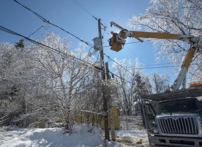 Hydro-Québec restoring power after snow storm causes tens of thousands of outages
