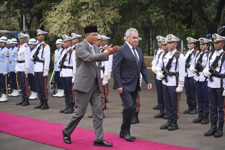Russia and Indonesia hold talks to strengthen ties on defense and security