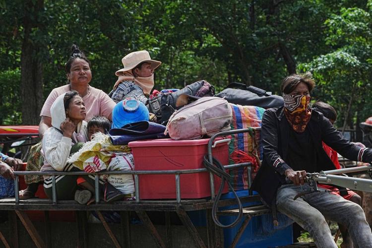 Tens of thousands flee their homes as Thailand and Cambodia clash