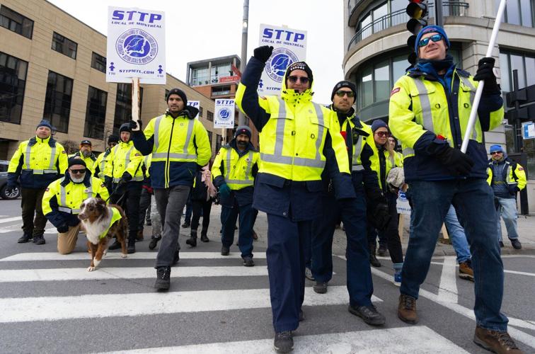 Mediation temporarily suspended in Canada Post strike, parties to meet with minister