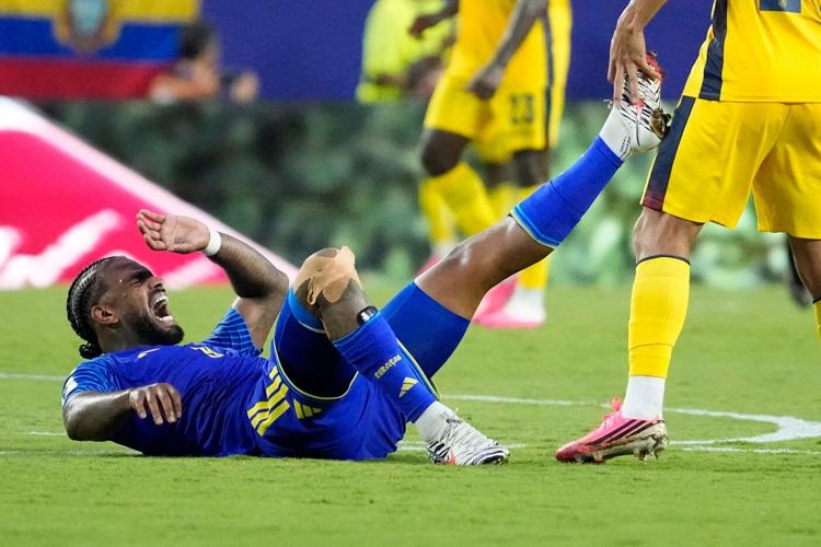 Curacao’s Eloy Room makes 15 saves in scoreless draw with Ecuador in World Cup
