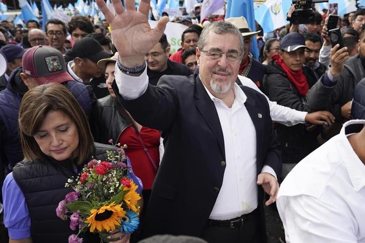 Prosecutors in Guatemala ask court to lift president-elect's immunity; OAS cites 'coup attempt'