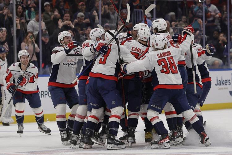 Ovechkin gets No. 895 to break NHL scoring record, but Islanders beat Capitals 4-1