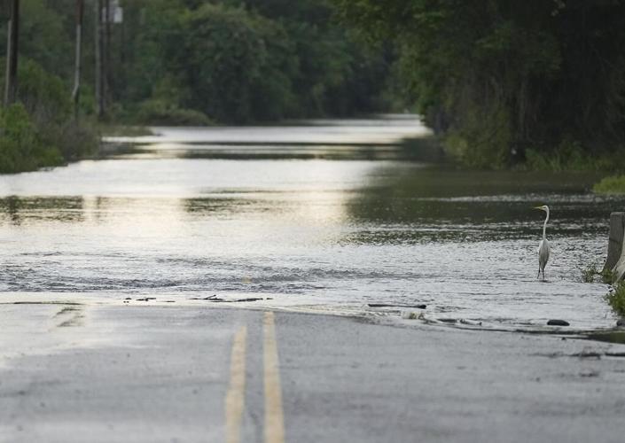 Heavy rains ease around Houston but flooding remains after hundreds of rescues and evacuations