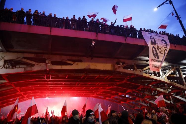 Police criticized for role at nationalist march in Warsaw