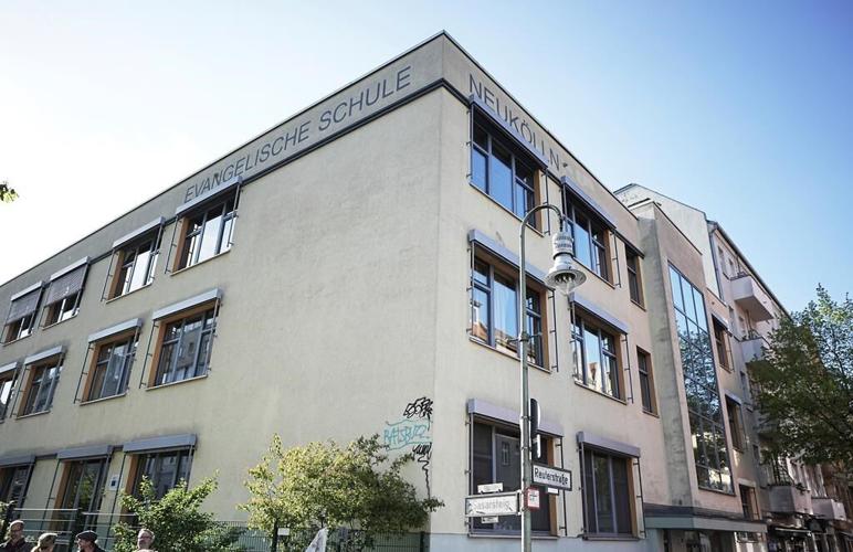 Knife attack at Berlin school wounds 2 girls; suspect held