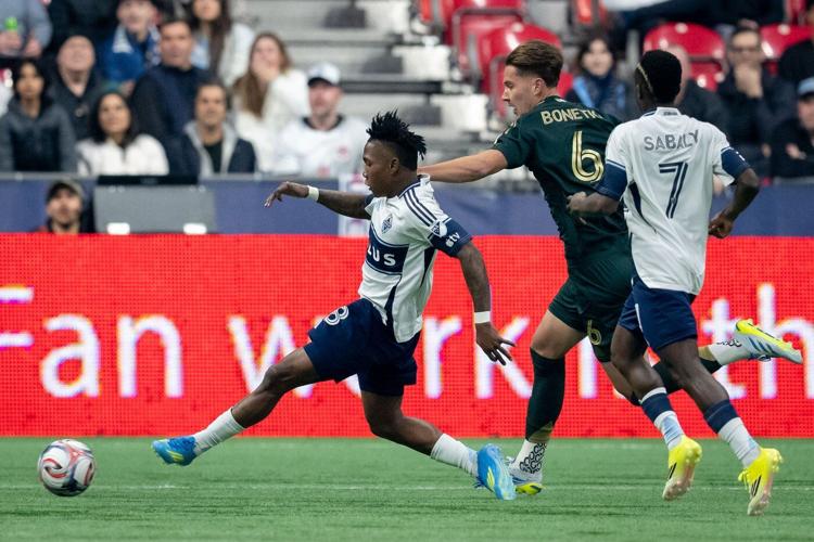 Two late goals lift Whitecaps to 3-2 come-from-behind victory over Timbers
