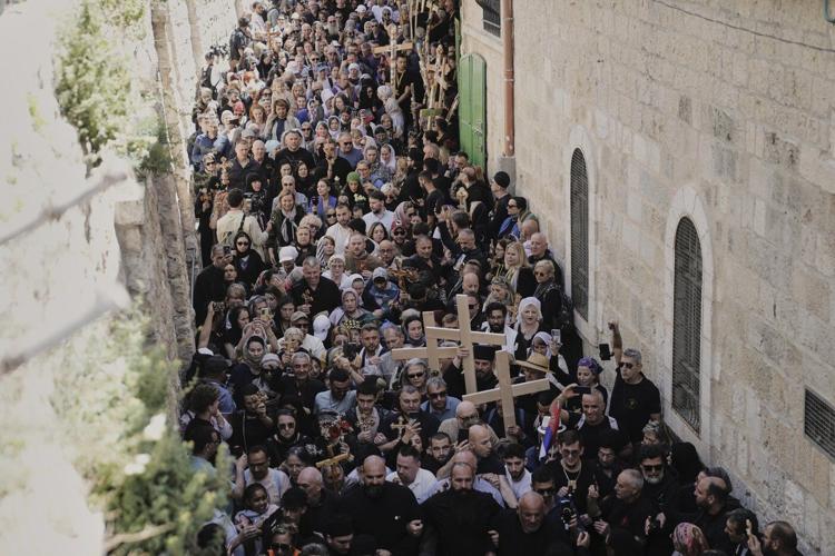 PHOTO COLLECTION: Good Friday Around the World