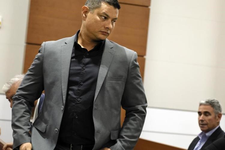 Off-duty officer testifies he didn't know just where shots fired from during Parkland massacre