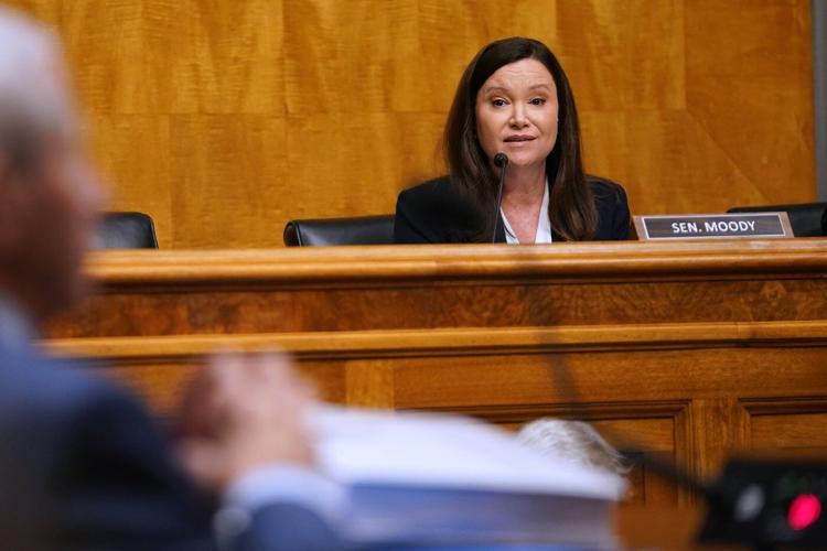 Florida holds primaries for governor and Congress, testing Trump's grip on adopted state