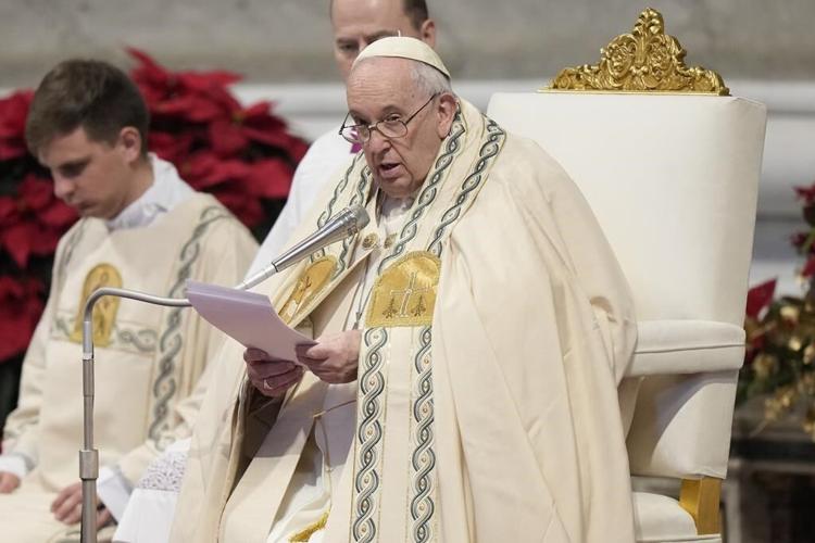 Pope marks New Year as Vatican prepares to mourn Benedict