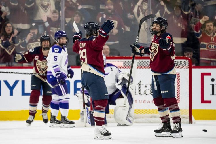 Poulin's power-play goal lifts Victoire past Frost, Montreal to play Ottawa in final