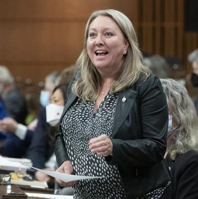 Feds don't know how many employees speak an Indigenous language at work