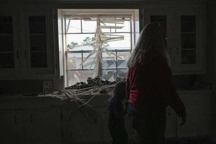 4 killed as storm system that spawned tornadoes moved across southern U.S.