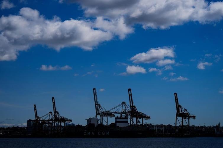 Strike gets underway for more than 7,400 port workers across B.C.