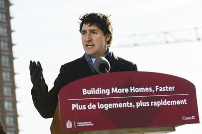 Federal government to give $471 million to Toronto in housing deal
