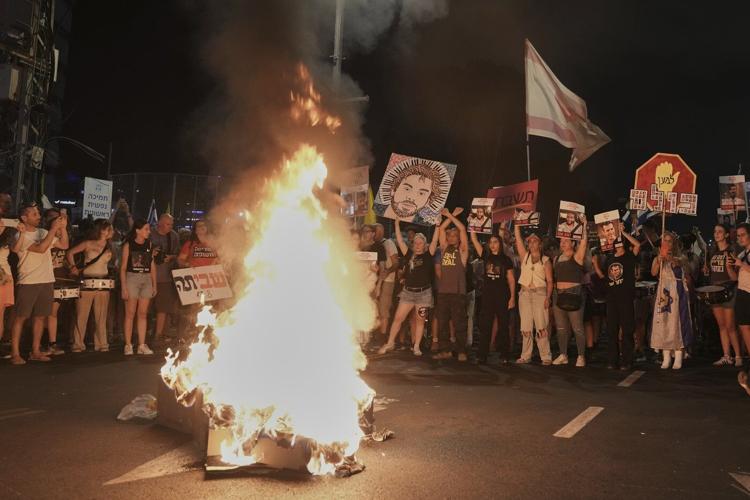 Israel prepares to move Palestinians to southern Gaza as Israelis urge mass protest over war