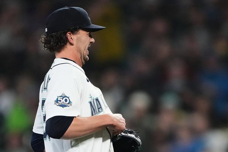 Line drive gets lodged in Mariners pitcher Logan Gilbert's jersey