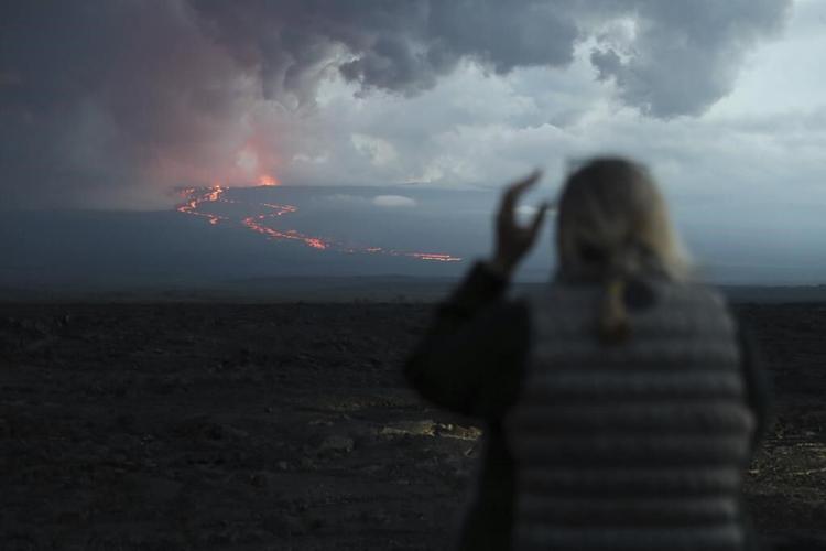 Hawaii volcano eruption has some on alert, draws onlookers
