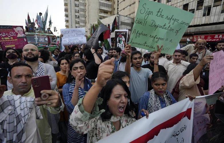 Thousands rally in Pakistan against Israel's bombing in Gaza, chanting anti-American slogans
