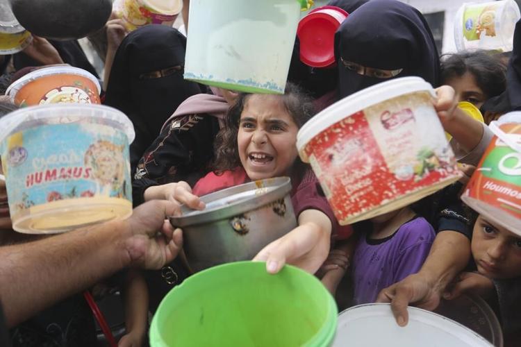 Palestinians call for evacuating Gaza's largest hospital as Israel and Hamas battle just outside