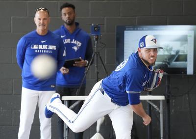 Blue Jays score six runs in ninth inning, hang on for 8-7 win over Red Sox