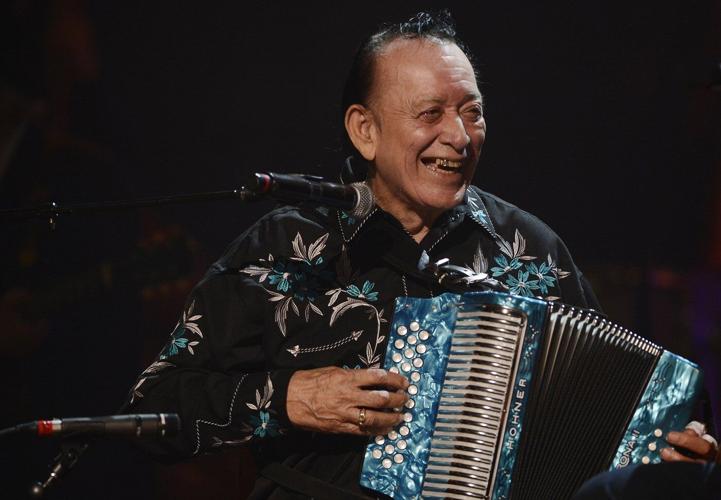 Flaco Jimenez, Texas accordionist who expanded popularity of conjunto and Tejano music, dies at 86