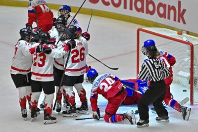 Canada scores five third-period goals, downs Czechia 7-1 in women's world hockey