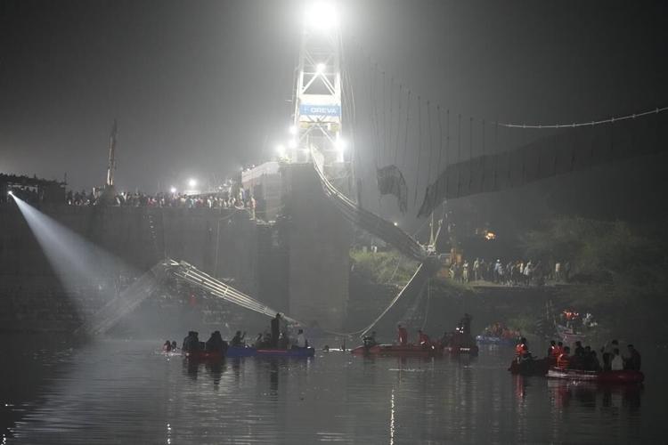 Suspension bridge collapse kills at least 133 in India