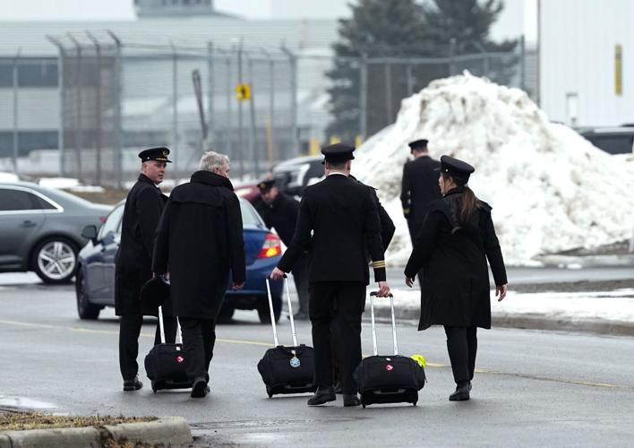 Photo-Gallery-NY-Air-Canada-Crash-Pilots 02