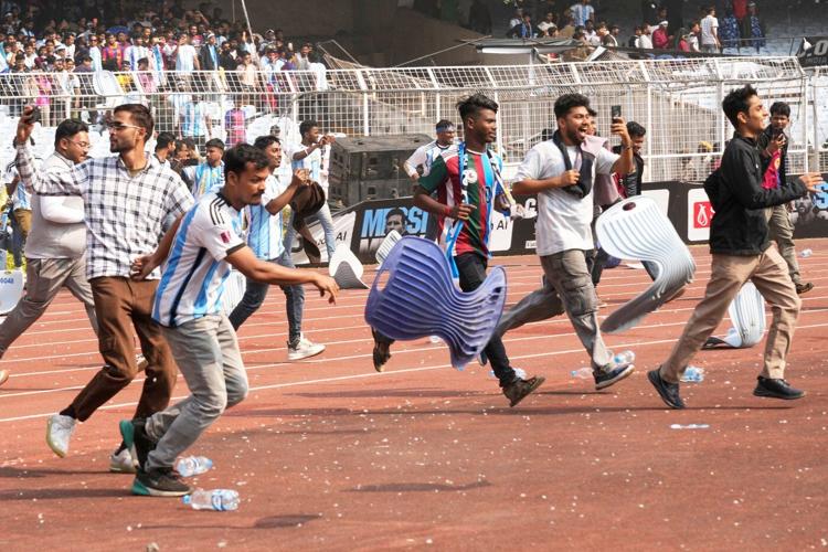 Messi's tour of India gets off to chaotic start as angry fans storm field