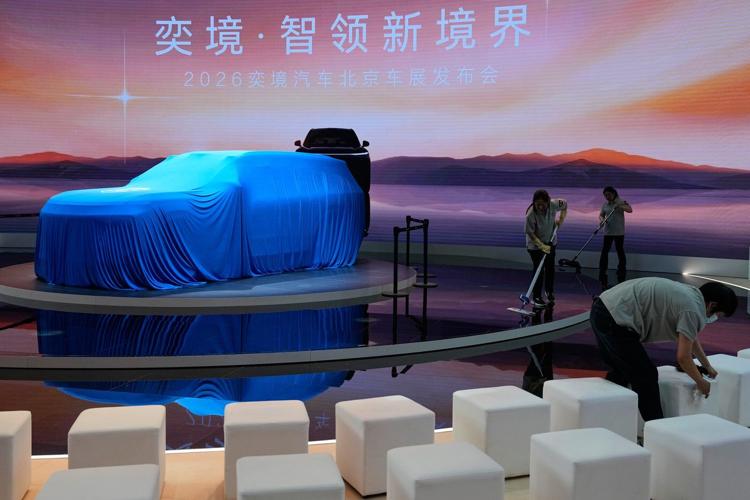 Photos show China’s automakers unveiling the future of driving at Beijing auto show