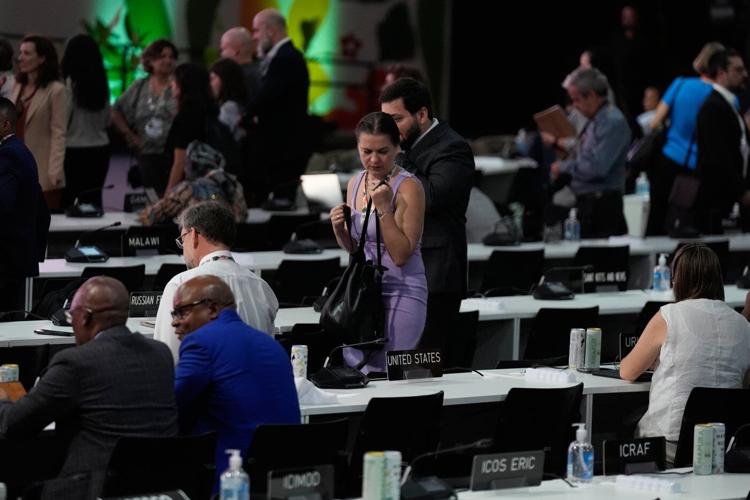 UN climate talks shift into higher gear with government ministers and presidency's new document