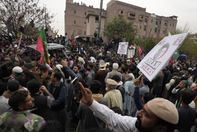 Pakistani court orders arrest of former premier Imran Khan