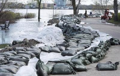 Spring flooding: Some Montrealers warned to pack emergency kits, protect their homes