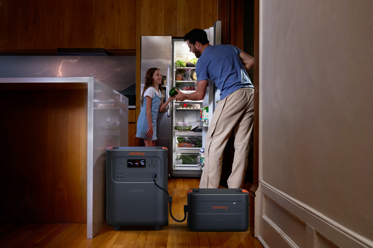 As Winter Energy Costs Climb, More Canadians Turn to Solar Generators for Home Power